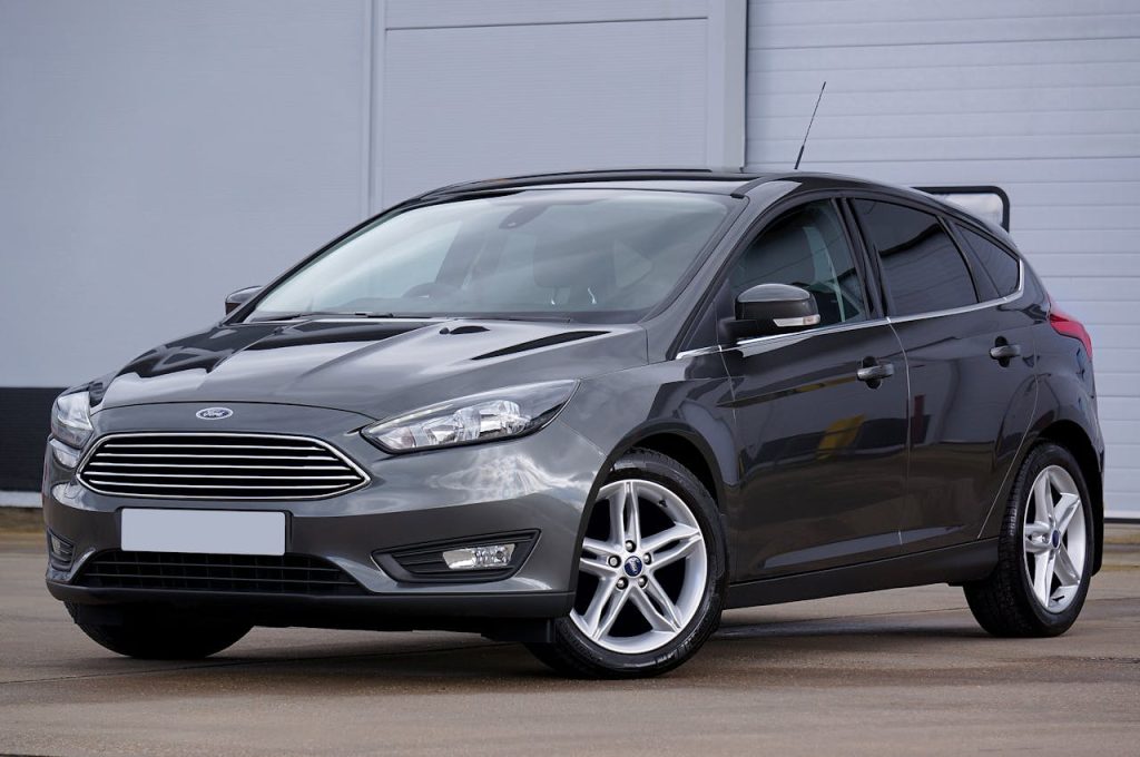 grey-ford-focus-hatchback-1007410 A sleek grey hatchback car parked outdoors, showcasing its modern design and shiny finish.